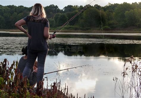 女子钓鱼技巧比赛规则（女钓鱼爱好者）